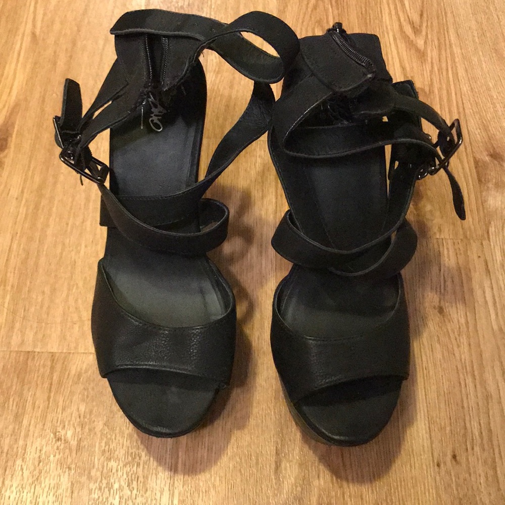 Black strappy wedges